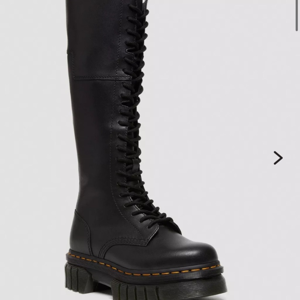 AUDRICK 20-EYE LEATHER KNEE HIGH PLATFORM BOOTS Dr martens